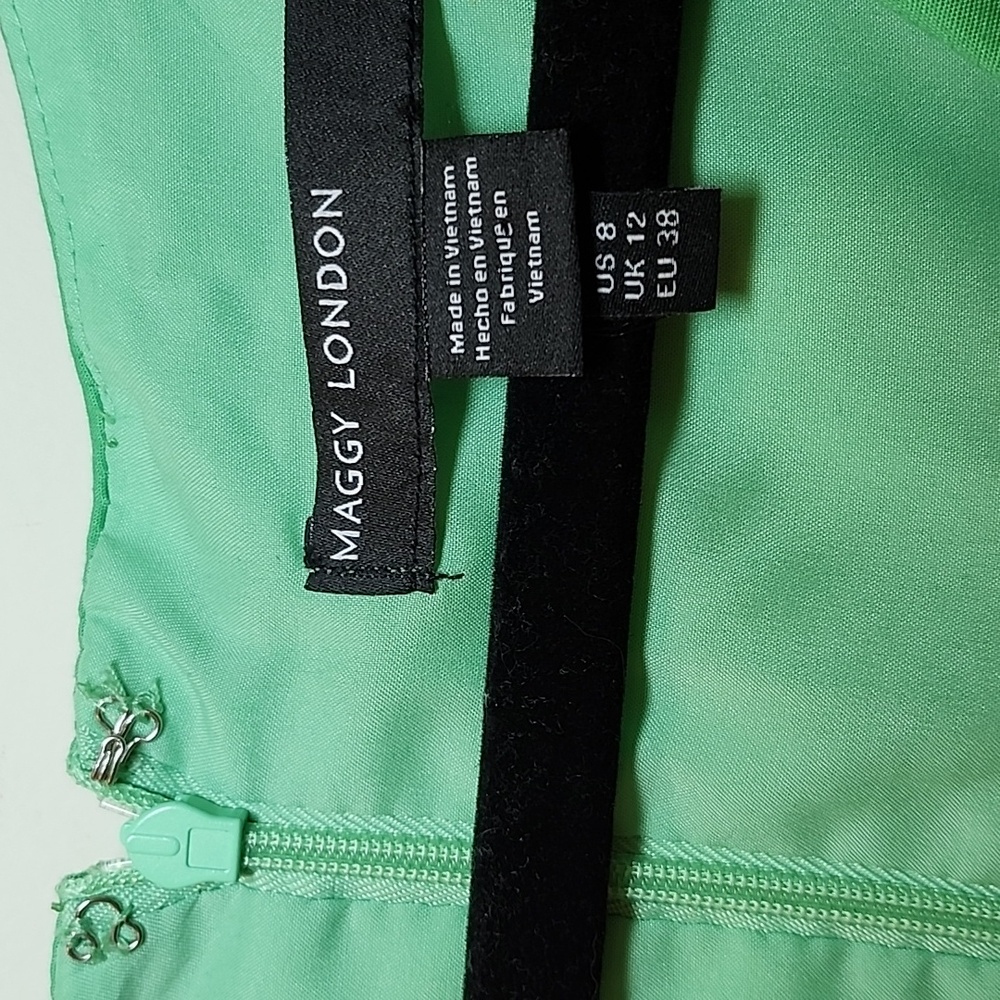 Maggie London Green  V- Neck Sleeveless Solid Maxi  Dress Sz 8 - Picture 7 of 16